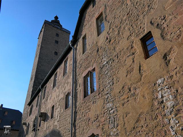 Schloss Steinau - Der Ostflügel weist an seiner Außenseite noch Reste von Aborterkern auf. 
