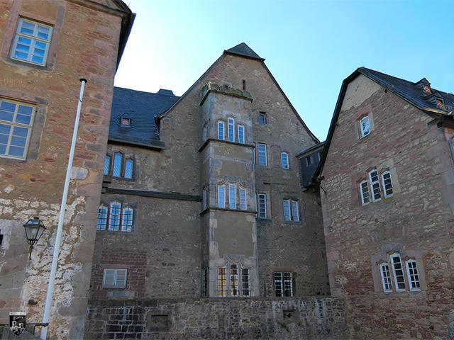 Schloss Steinau - Der schöne Erkeranbau ziert die Giebelseite des Saalbaus bis heute. 