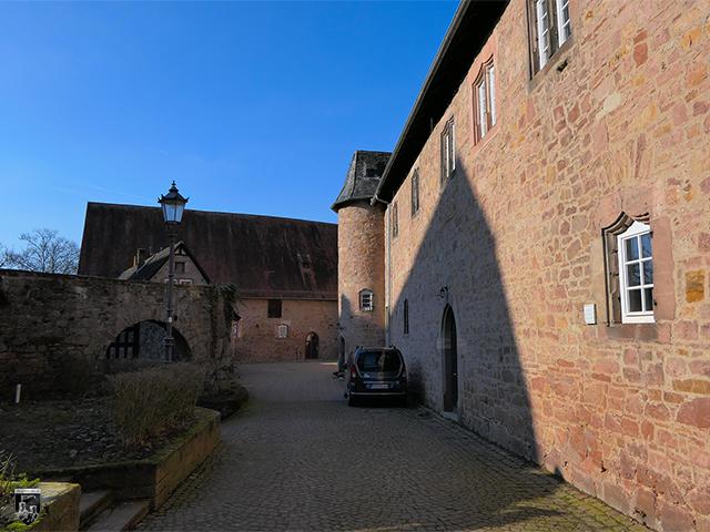 Schloss Steinau - Der Viehhof wurde vor allem von dem mächtigen Marstall dominiert. 