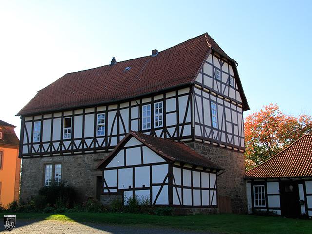 Das Forstamt steht an der Stelle des Neuen Hauses. Es diente zur Verwaltung der riesigen Forstländereien, die zur Burg Adelebsen gehörten. 