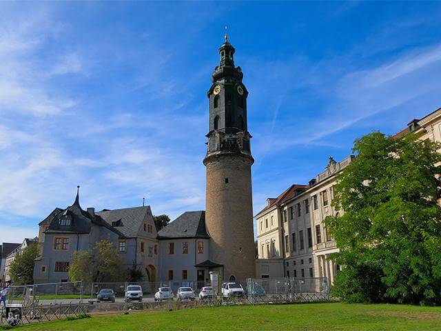 Das Stadtschloss Weimar mit Schlossturm und Bastille